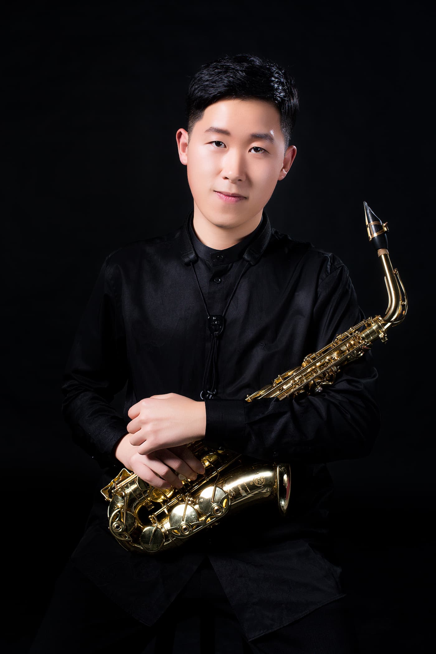 Jinkai Li headshot Jinkai Li holds an alto saxophone in his professional headshot