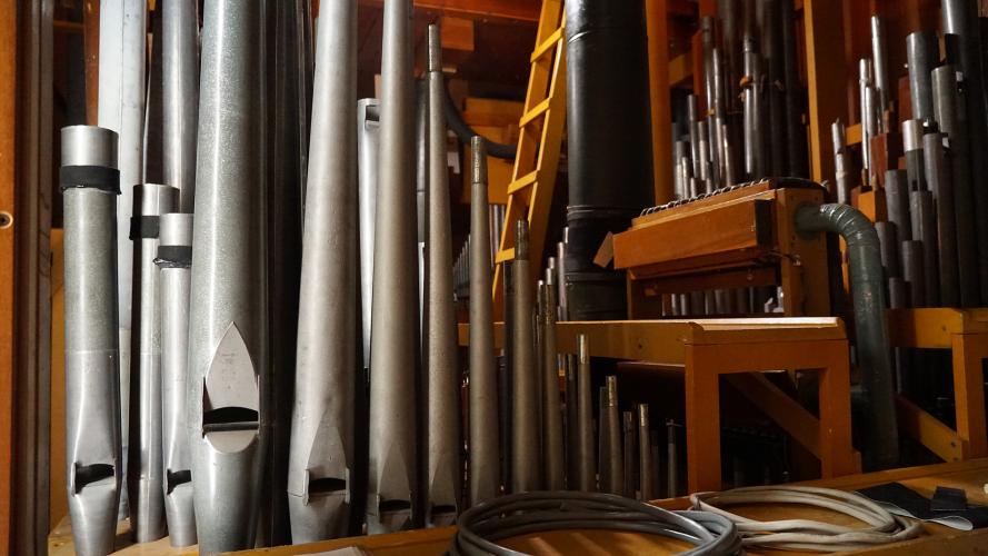 Lower choir chest with 8' foundations.  In the foreground, 8' Spitzflute (ex. Gemshorn, 1924).  In t