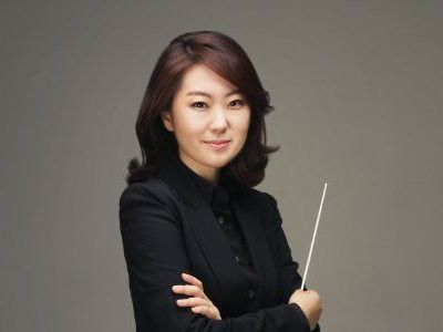 Hyeyoun Jang, conductor headshot