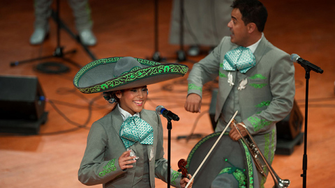 Mariachi Águilas performing on stage