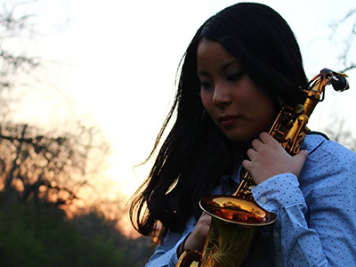 Yu Nishiyama holding saxophone