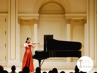 Limeng Zhang performing on violin
