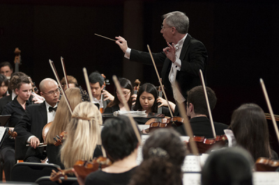 Professor David Itkin conducting the UNT Symphony Orchestra